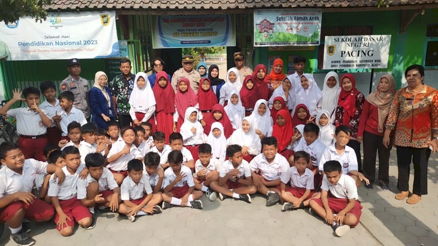 Penandatangan Deklarasi Anti Bullying SDN Pacing Bersama Kapolsek Wedi